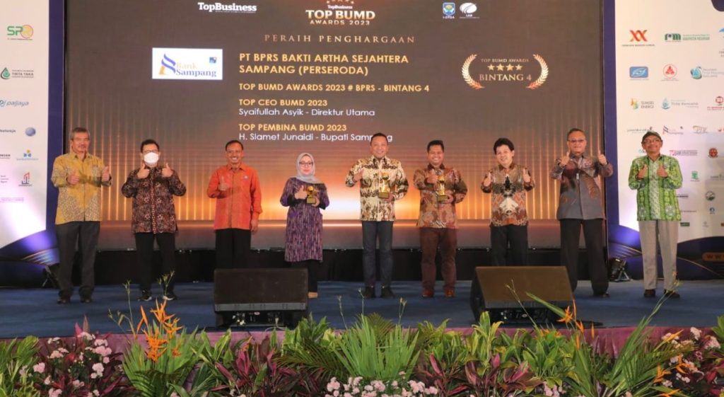 Bupati Sampang Raih Predikat Top Pembina BUMD Awards 2023 | SIGAP88NEWS.COM