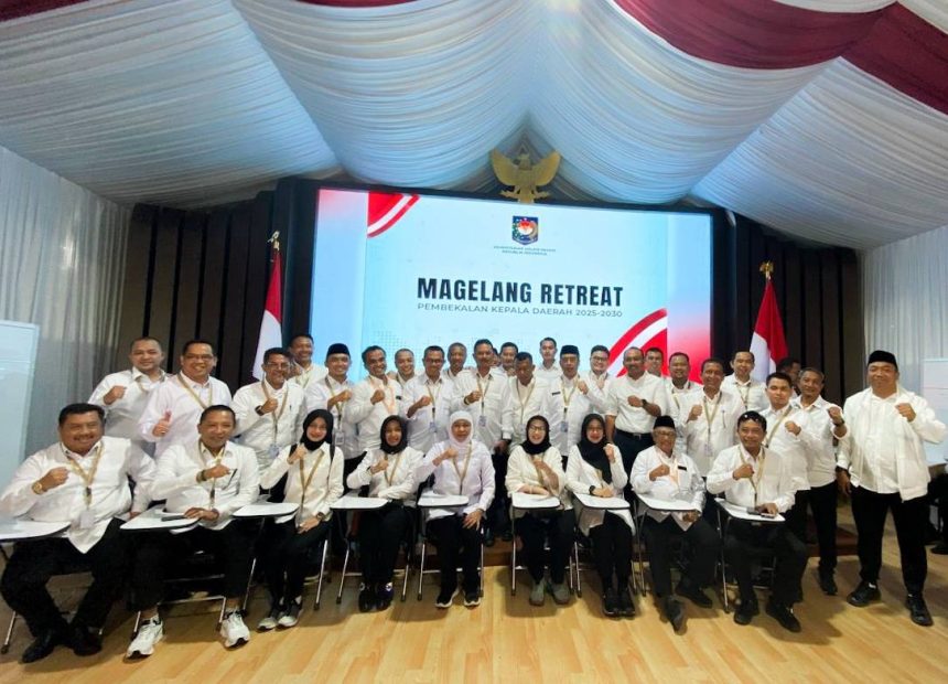 Dua dari kiri bawah, H. Slamet Junaidi Foto Bersama Usai Menerima Materi Retreat di Magelang Akmil